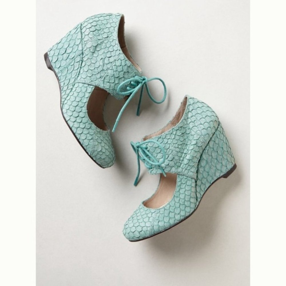 💫HOST PICK💫 All Black lace up wedges